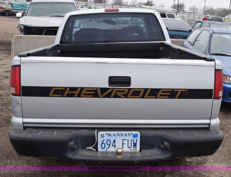 image for item E6261 1994 Chevrolet S10 pickup truck