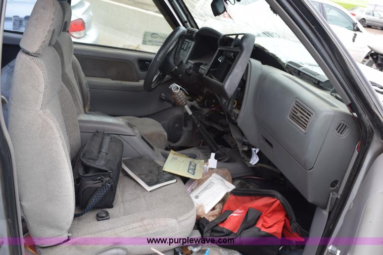 image for item E6261 1994 Chevrolet S10 pickup truck