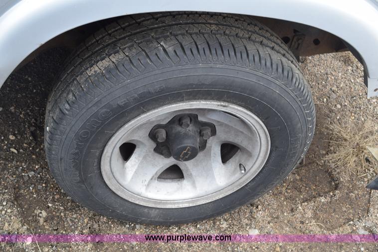 image for item E6261 1994 Chevrolet S10 pickup truck