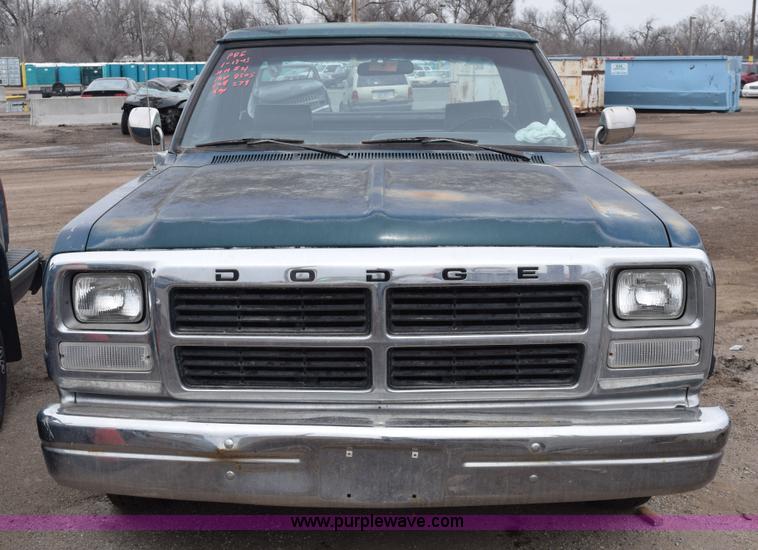 image for item E6263 1993 Dodge Ram 1500 pickup truck