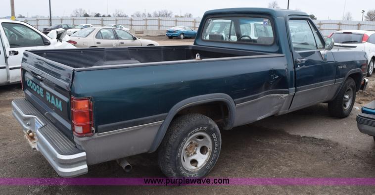 image for item E6263 1993 Dodge Ram 1500 pickup truck