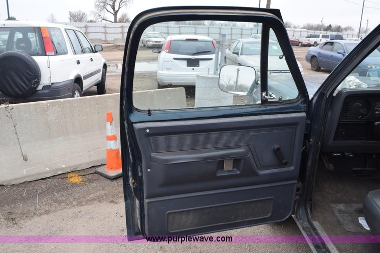 image for item E6263 1993 Dodge Ram 1500 pickup truck