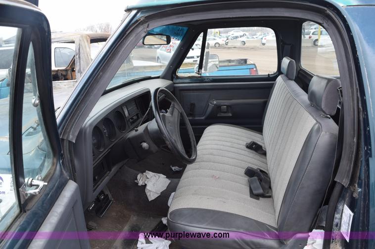 image for item E6263 1993 Dodge Ram 1500 pickup truck