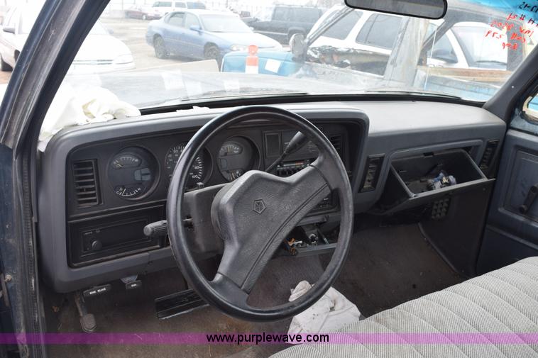 image for item E6263 1993 Dodge Ram 1500 pickup truck