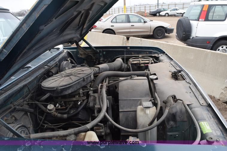 image for item E6263 1993 Dodge Ram 1500 pickup truck