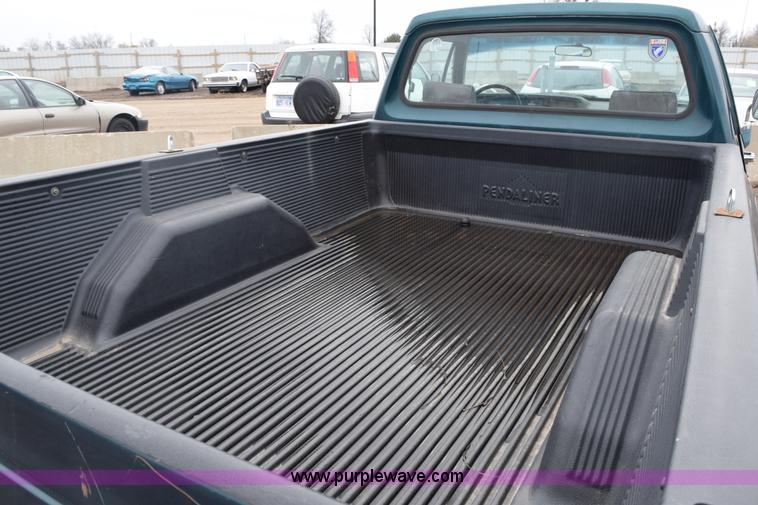 image for item E6263 1993 Dodge Ram 1500 pickup truck