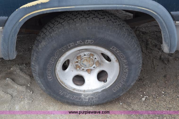 image for item E6263 1993 Dodge Ram 1500 pickup truck