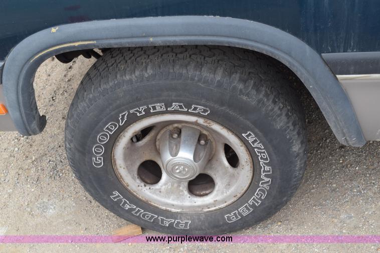 image for item E6263 1993 Dodge Ram 1500 pickup truck