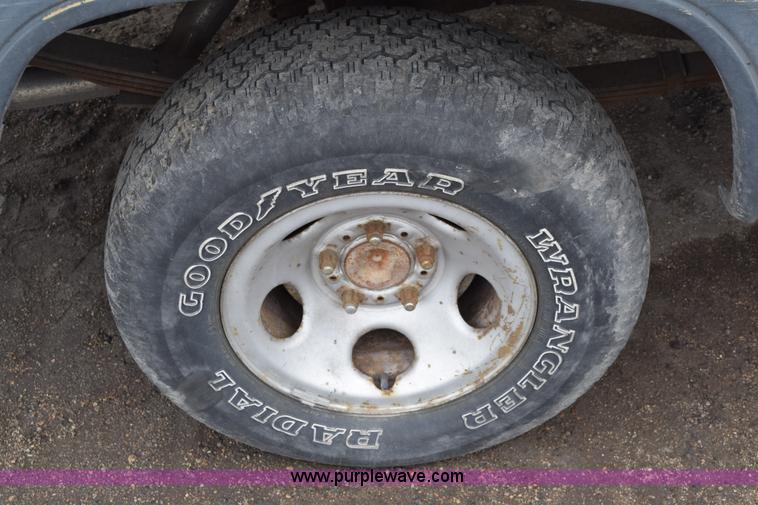 image for item E6263 1993 Dodge Ram 1500 pickup truck