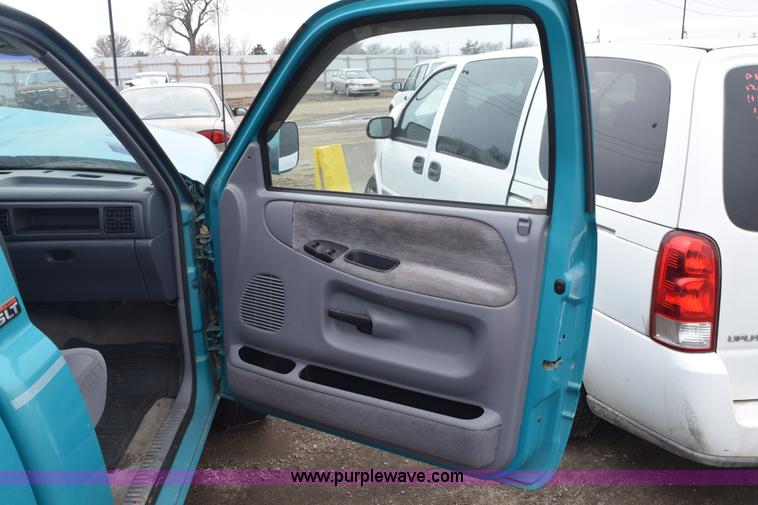 image for item E6264 1997 Dodge Ram 1500 pickup truck