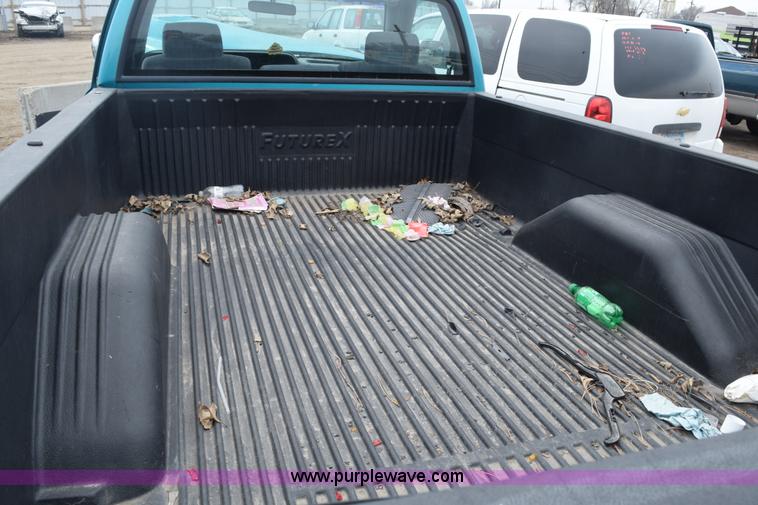 image for item E6264 1997 Dodge Ram 1500 pickup truck