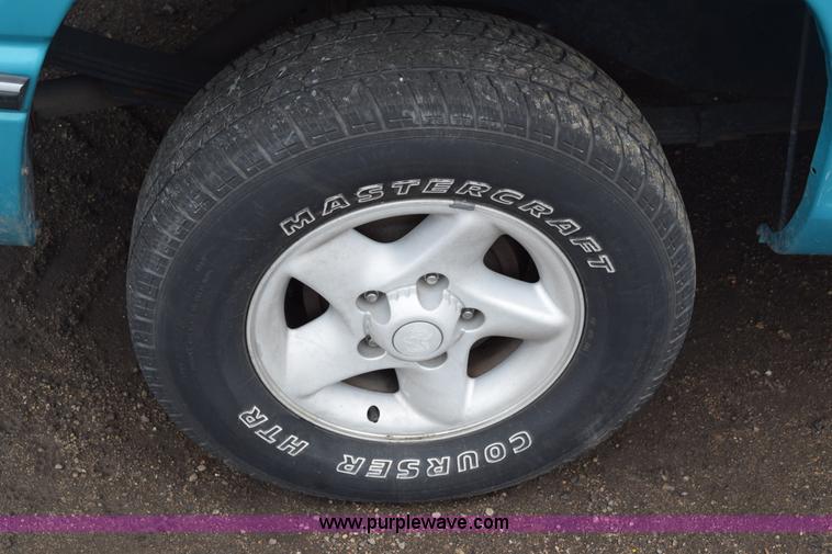 image for item E6264 1997 Dodge Ram 1500 pickup truck
