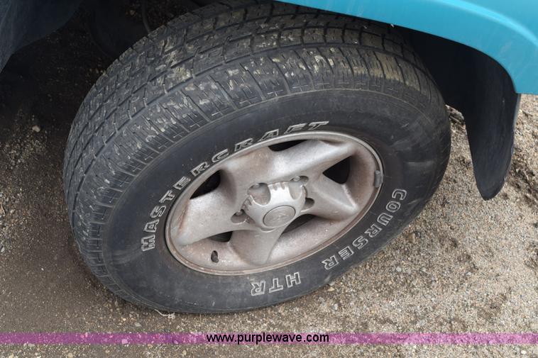 image for item E6264 1997 Dodge Ram 1500 pickup truck