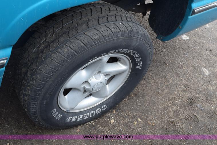 image for item E6264 1997 Dodge Ram 1500 pickup truck