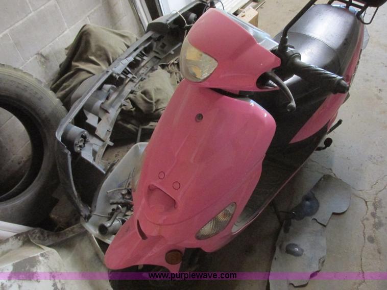 image for item J6708 2013 Tao Tao moped