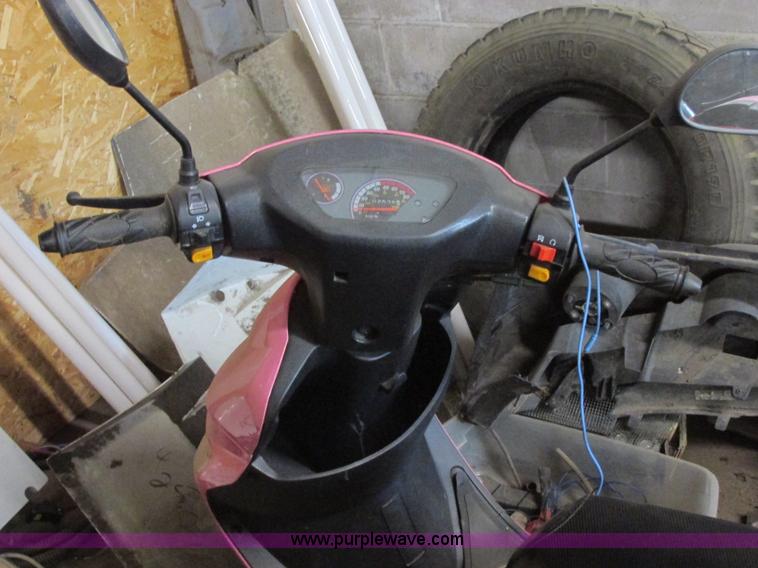 image for item J6708 2013 Tao Tao moped