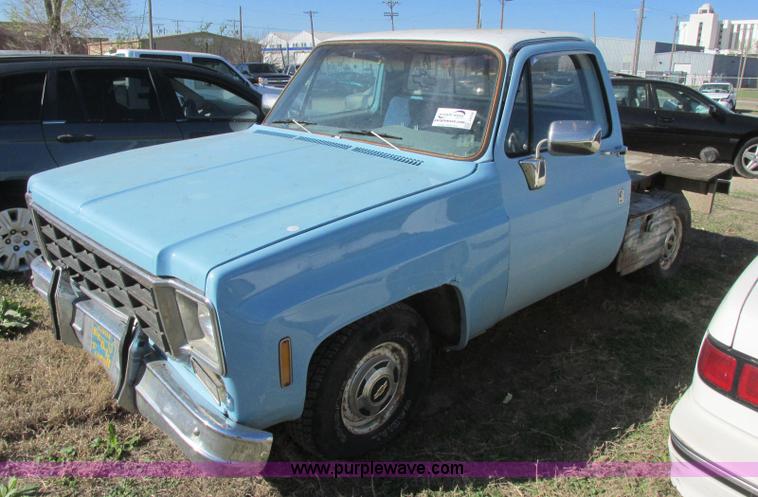 image for item J6709 1976 Chevrolet 1500 flatbed pickup truck