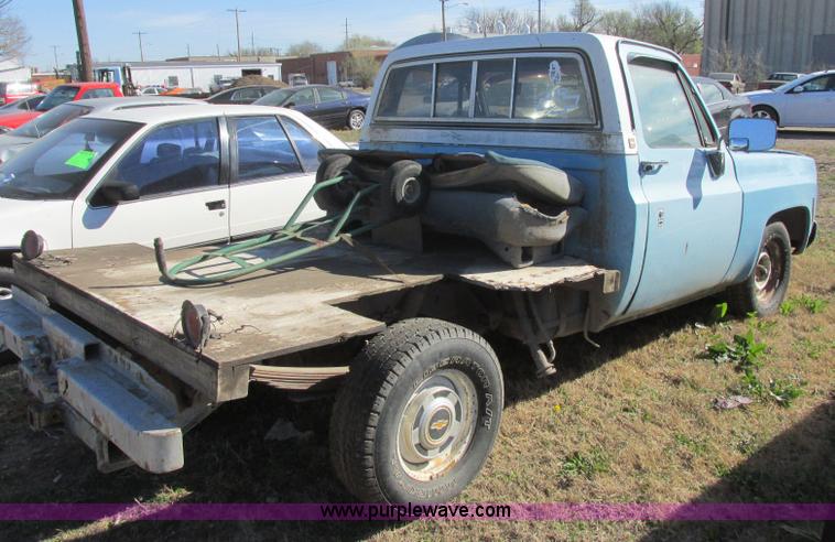 image for item J6709 1976 Chevrolet 1500 flatbed pickup truck