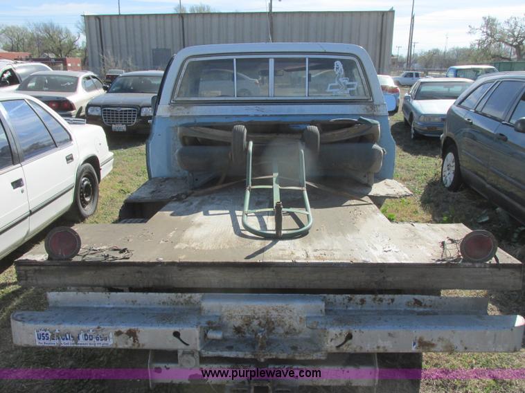 image for item J6709 1976 Chevrolet 1500 flatbed pickup truck