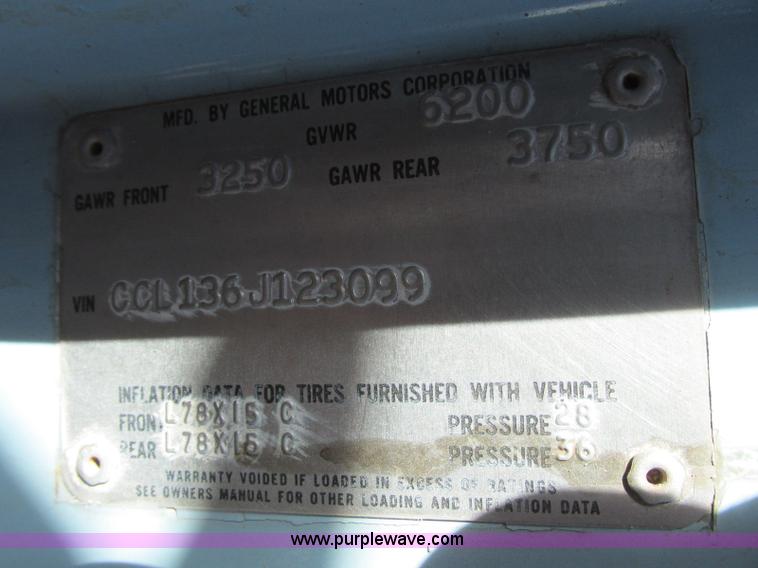 image for item J6709 1976 Chevrolet 1500 flatbed pickup truck