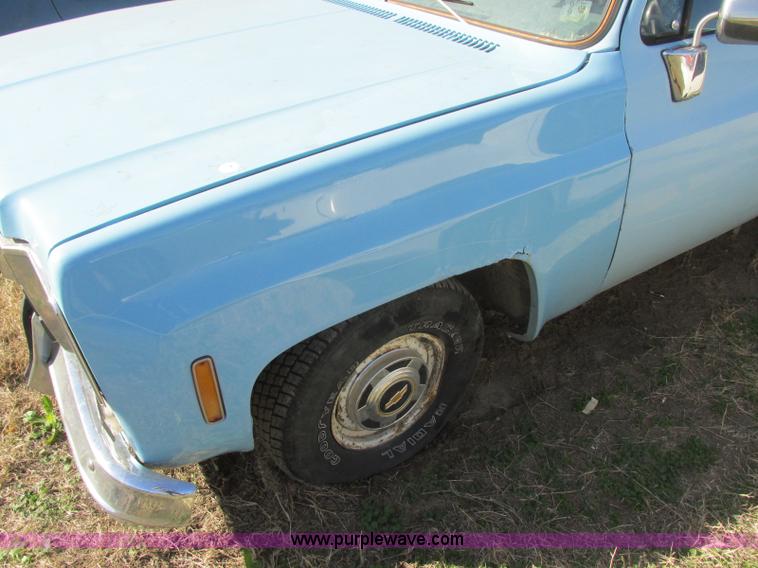 image for item J6709 1976 Chevrolet 1500 flatbed pickup truck