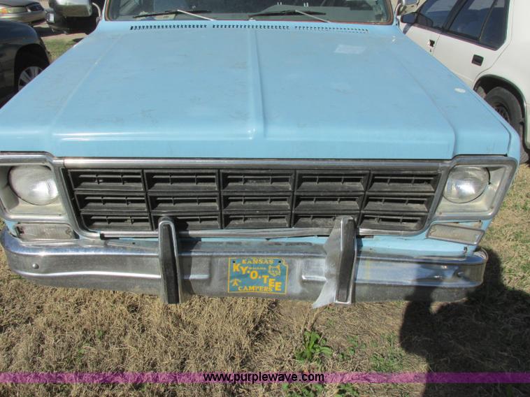 image for item J6709 1976 Chevrolet 1500 flatbed pickup truck