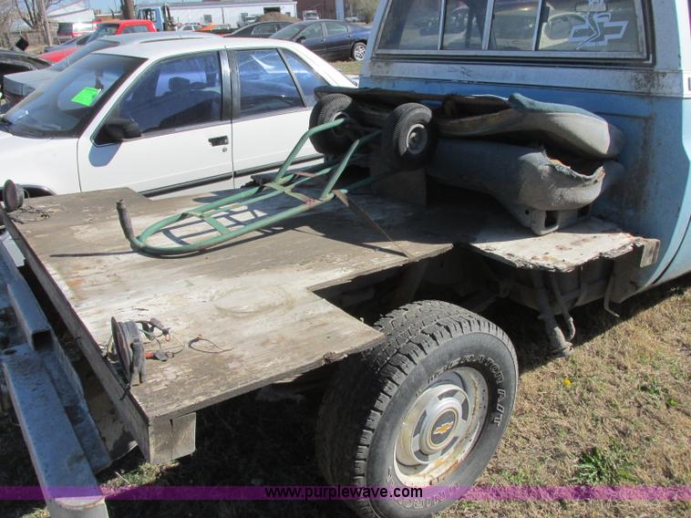 image for item J6709 1976 Chevrolet 1500 flatbed pickup truck