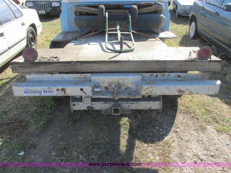 image for item J6709 1976 Chevrolet 1500 flatbed pickup truck