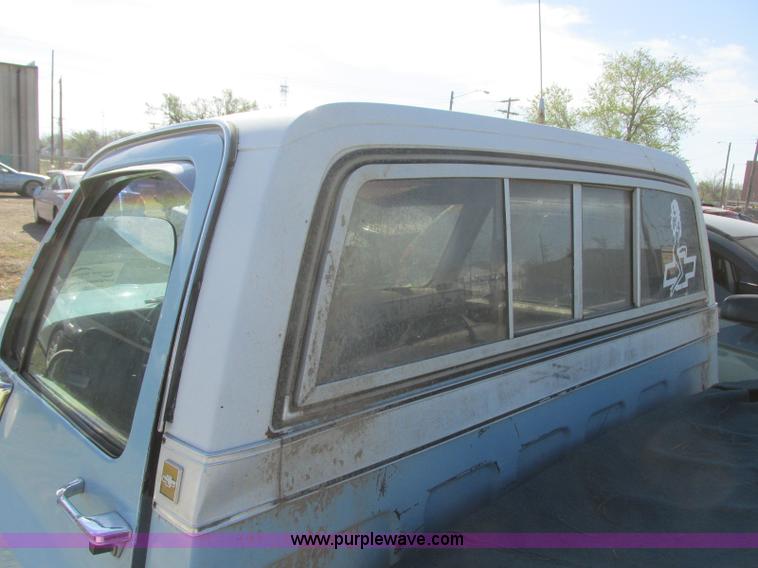 image for item J6709 1976 Chevrolet 1500 flatbed pickup truck