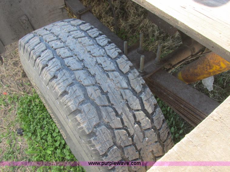 image for item J6709 1976 Chevrolet 1500 flatbed pickup truck