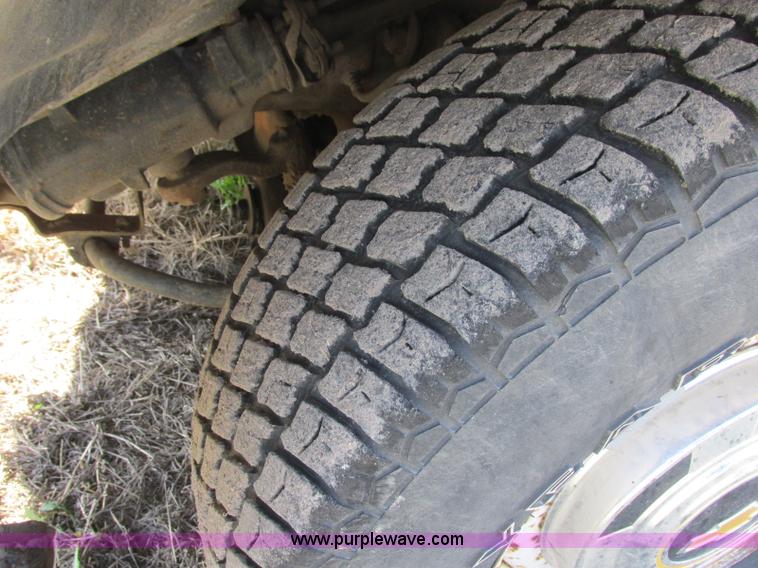 image for item J6709 1976 Chevrolet 1500 flatbed pickup truck