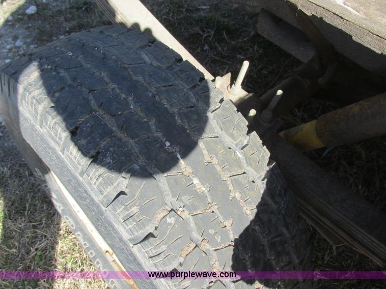 image for item J6709 1976 Chevrolet 1500 flatbed pickup truck