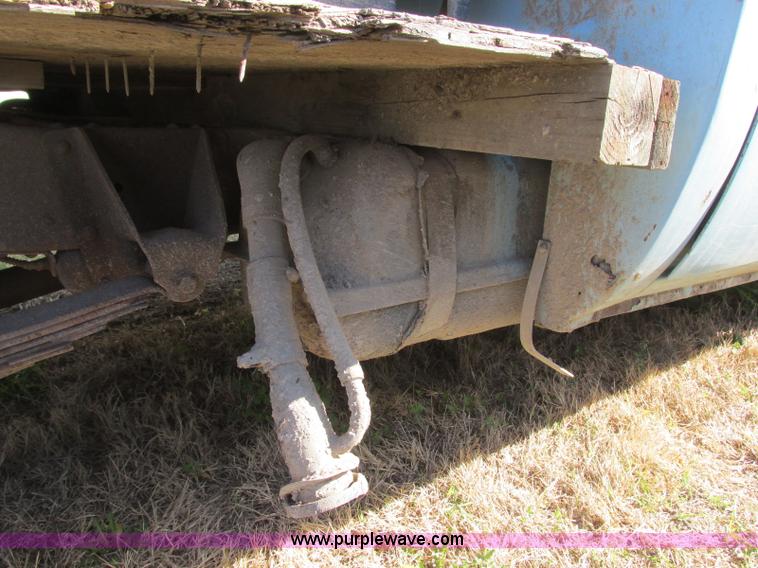 image for item J6709 1976 Chevrolet 1500 flatbed pickup truck