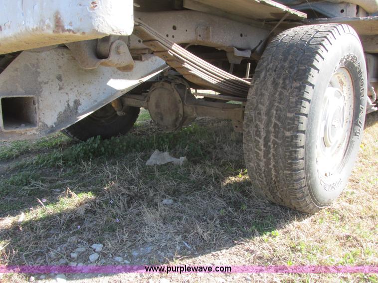 image for item J6709 1976 Chevrolet 1500 flatbed pickup truck