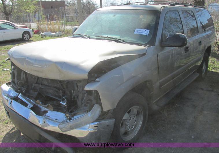 image for item J6711 2002 Chevrolet Suburban 1500 SUV