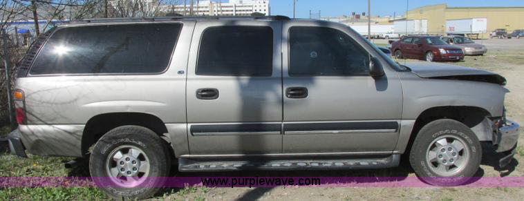 image for item J6711 2002 Chevrolet Suburban 1500 SUV