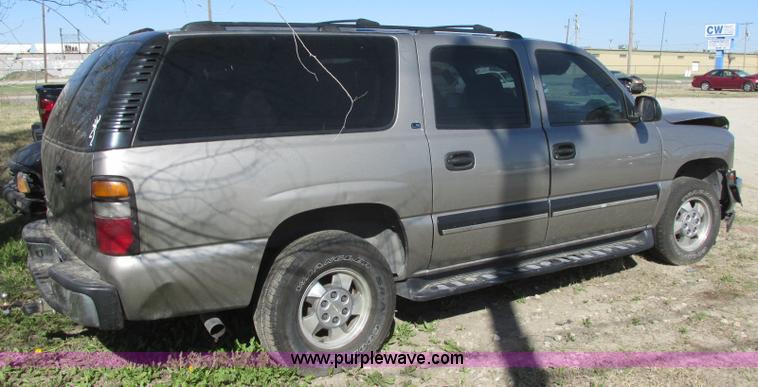 image for item J6711 2002 Chevrolet Suburban 1500 SUV
