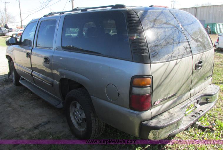 image for item J6711 2002 Chevrolet Suburban 1500 SUV