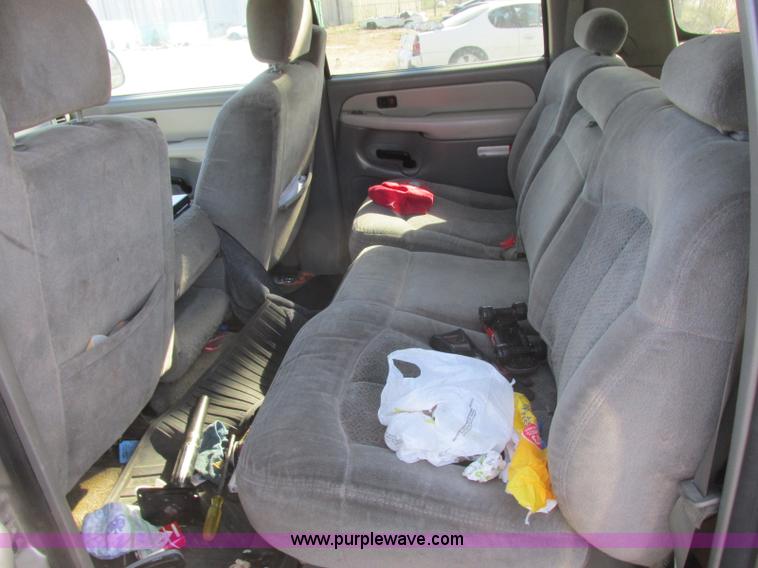 image for item J6711 2002 Chevrolet Suburban 1500 SUV