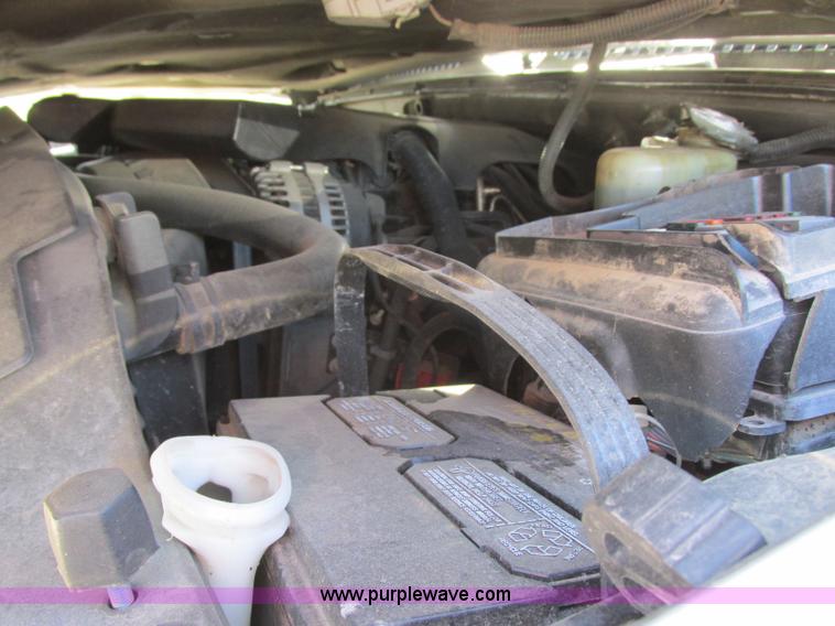 image for item J6711 2002 Chevrolet Suburban 1500 SUV
