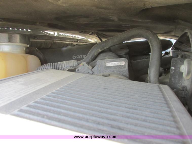 image for item J6711 2002 Chevrolet Suburban 1500 SUV