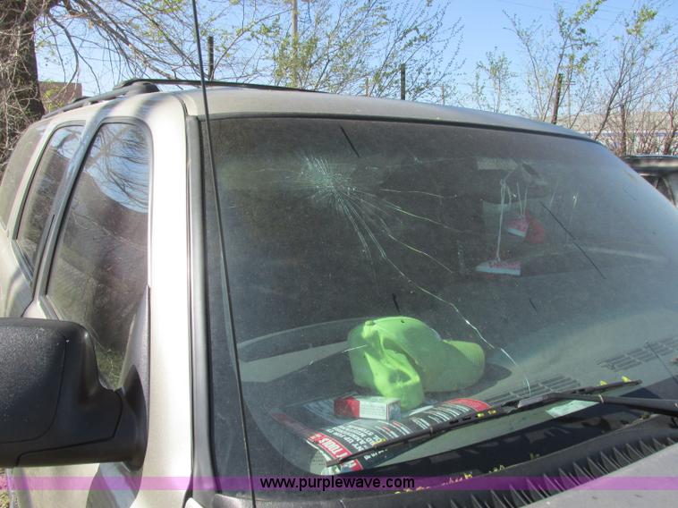 image for item J6711 2002 Chevrolet Suburban 1500 SUV