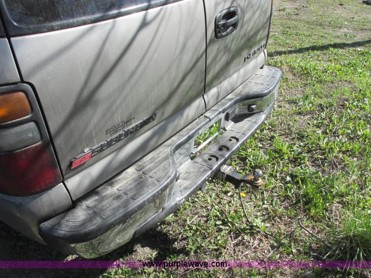 image for item J6711 2002 Chevrolet Suburban 1500 SUV