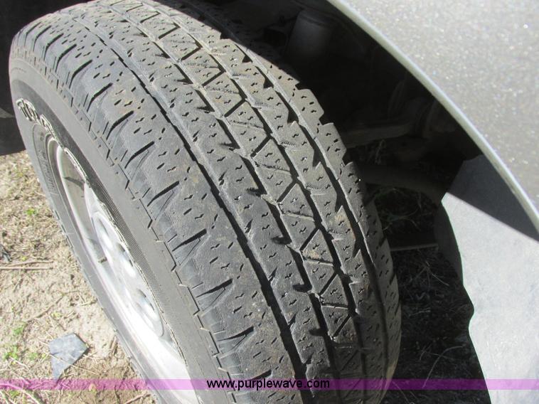 image for item J6711 2002 Chevrolet Suburban 1500 SUV