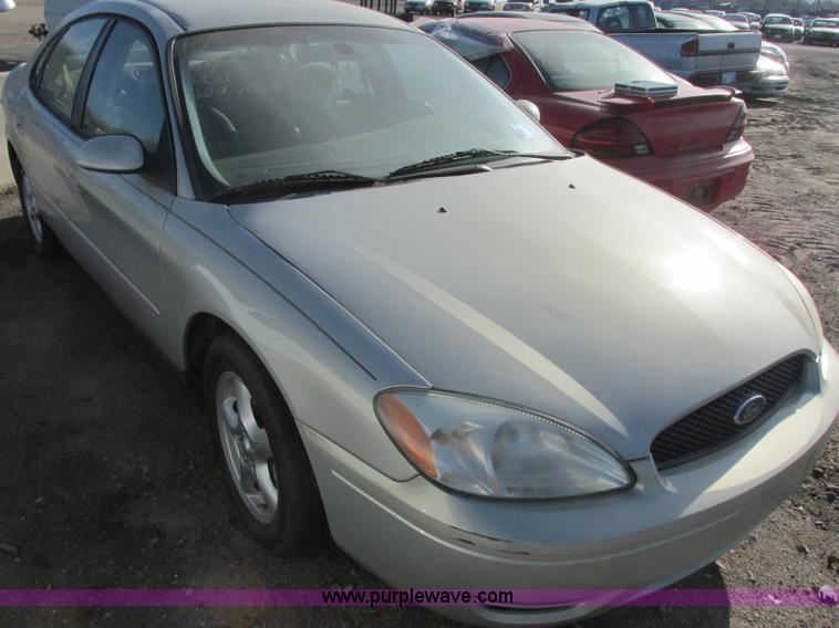 image for item J6718 2004 Ford Taurus SES