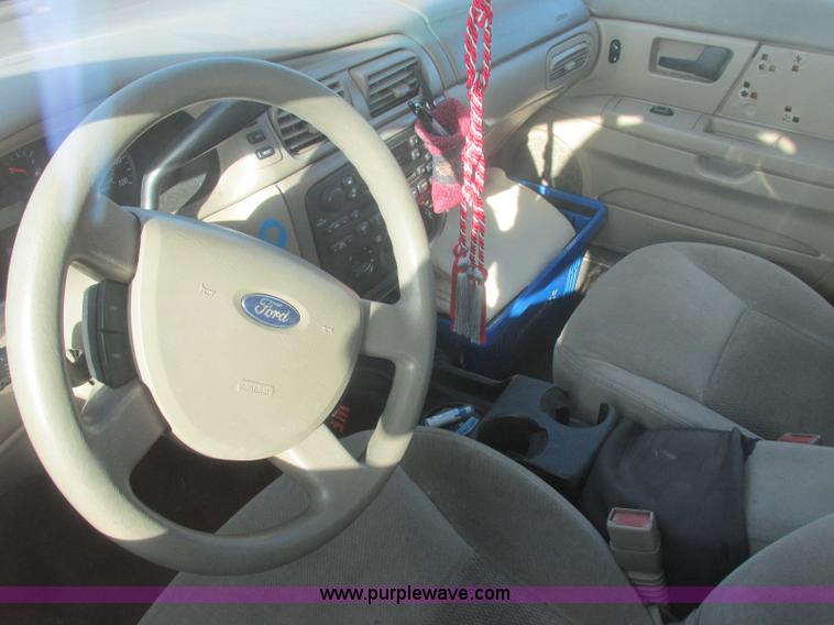 image for item J6718 2004 Ford Taurus SES