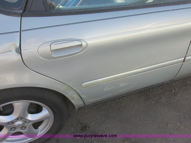 image for item J6718 2004 Ford Taurus SES