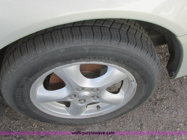 image for item J6718 2004 Ford Taurus SES