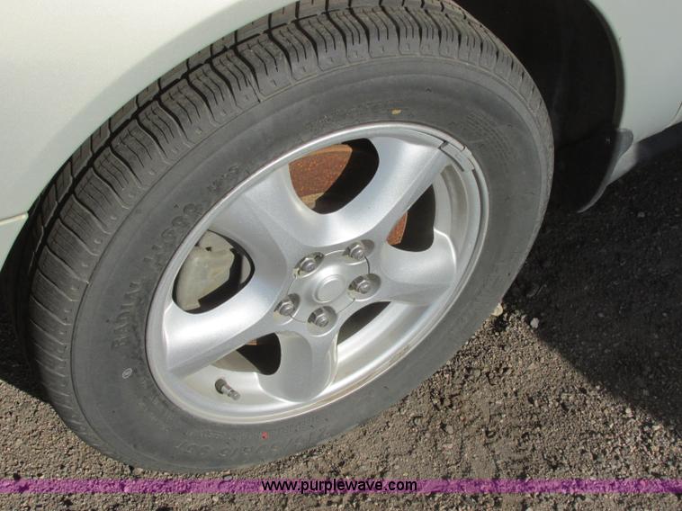 image for item J6718 2004 Ford Taurus SES
