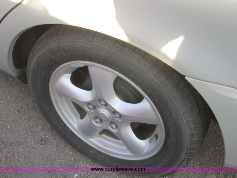 image for item J6718 2004 Ford Taurus SES